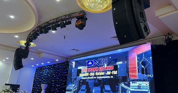 Hệ thống loa Array VRX 932 và màn hình led