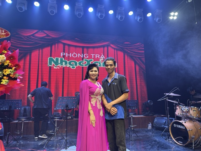 Phòng Trà Nhạc Xanh: cafe kết hợp với ca sĩ biểu diễn