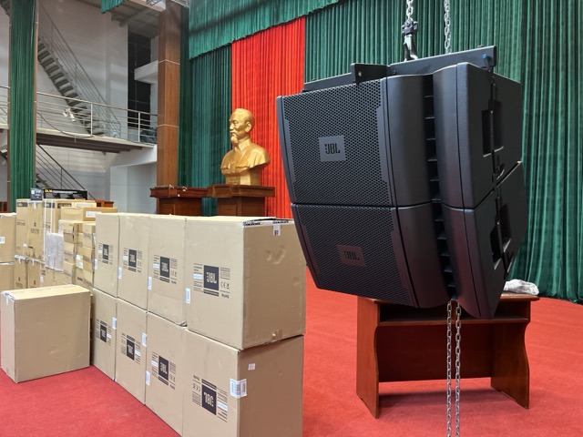 Loa array JBL VRX 932LAP