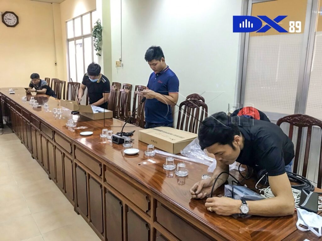 thi công micro phòng họp