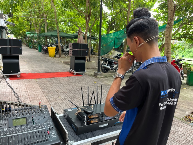 test micro đeo tai sounmark pro89