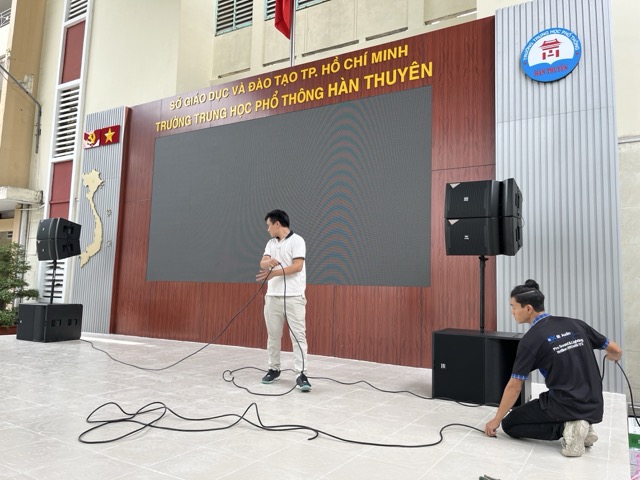 DXaudio đang lắp đặt loa QHA VRX932