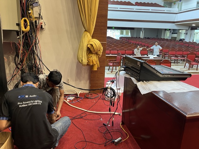 Hệ thống tủ thiết bị & vận hành