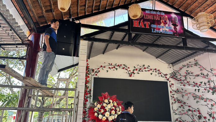 DXaudio đang treo hệ thống loa Qha DXaudio đang treo hệ thống loa Qha