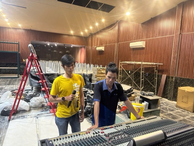 vận hành hệ thống mixer có sẵn ở phòng trà