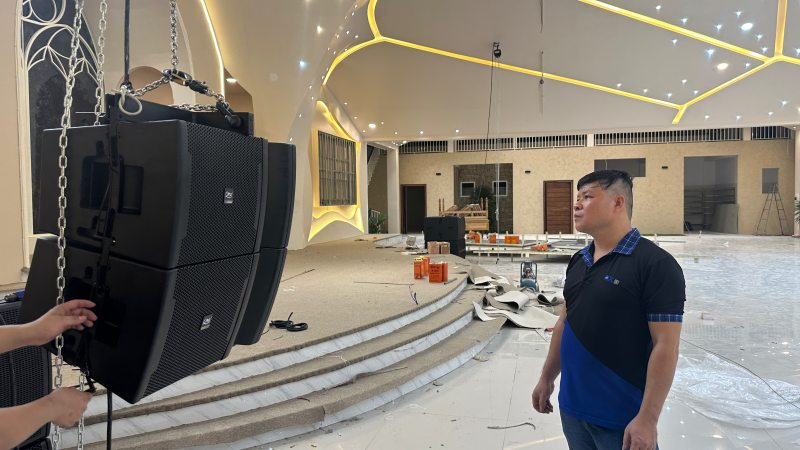 DXaudio tiến hành treo loa QHA VRX932