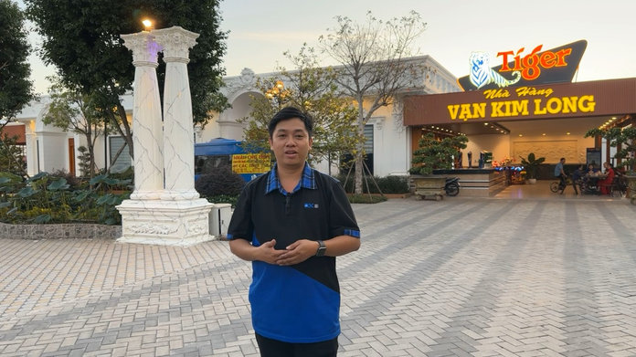 cổng nhà hàng vạn kim long