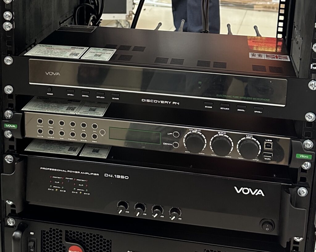 tủ máy micro, vang, và cục đẩy D4.1350 Vova